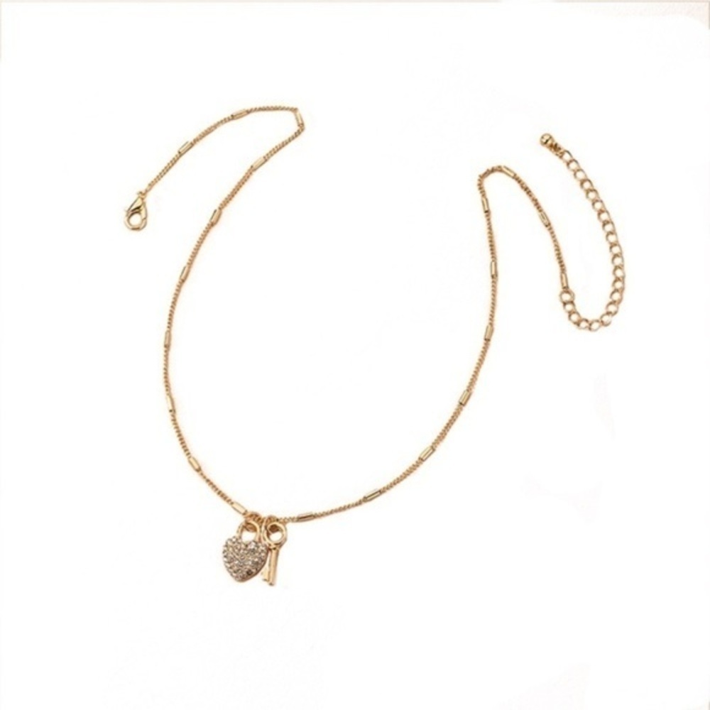 3/$30 💛 Rhinestone Lock and Key Necklace - Picture 5 of 5
